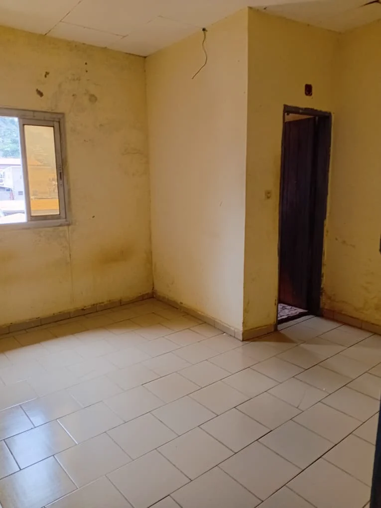 Studio moderne à mendong derrière le camp